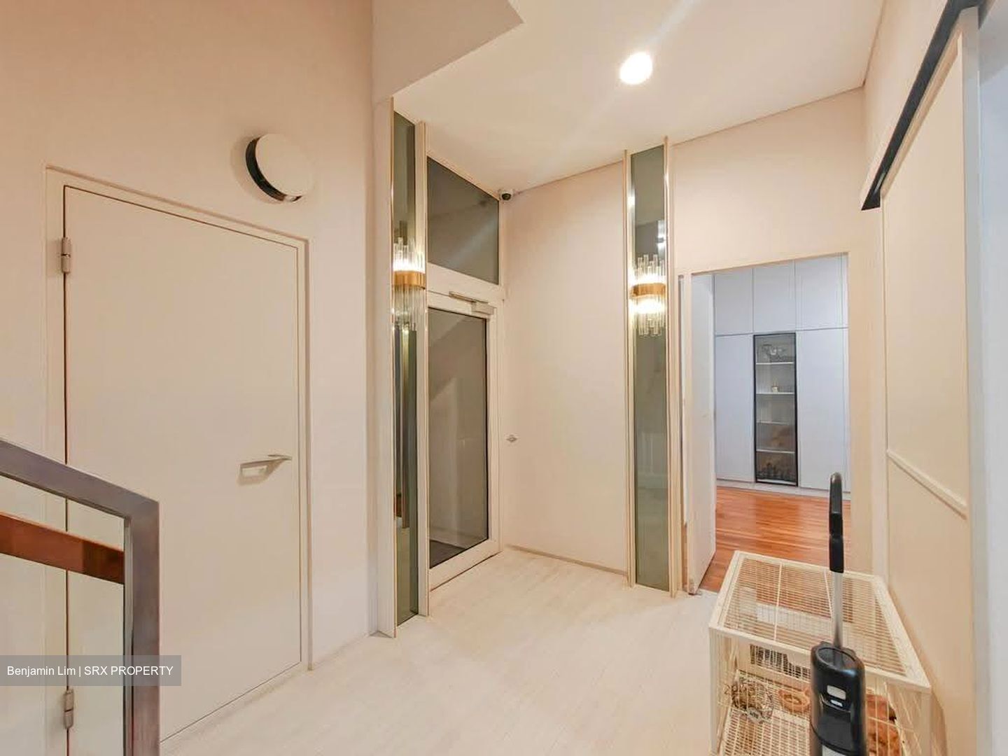 Charlton 27 (D19), Terrace #617667581